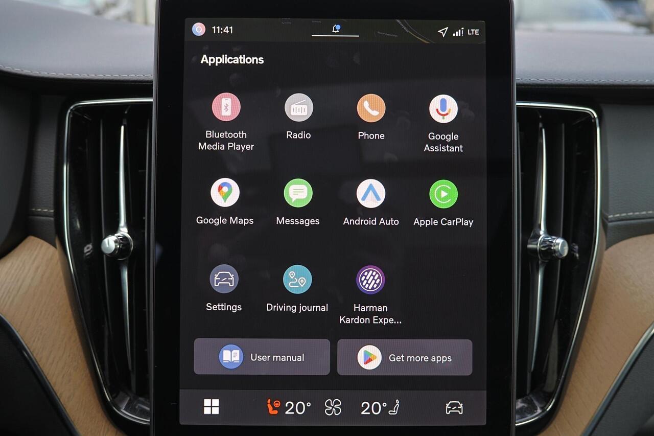 Volvo XC60 T6 Recharge AWD Ultra Dark - Panorama/schuifdak - IntelliSafe Assist & Surround - 360º Camera - Harman/Kardon audio - Adaptieve LED koplampen - Verwarmde voorstoelen, stuur & achterbank - Parkeersensoren voor & achter - Elektr. bedienb. voorstoelen met ge