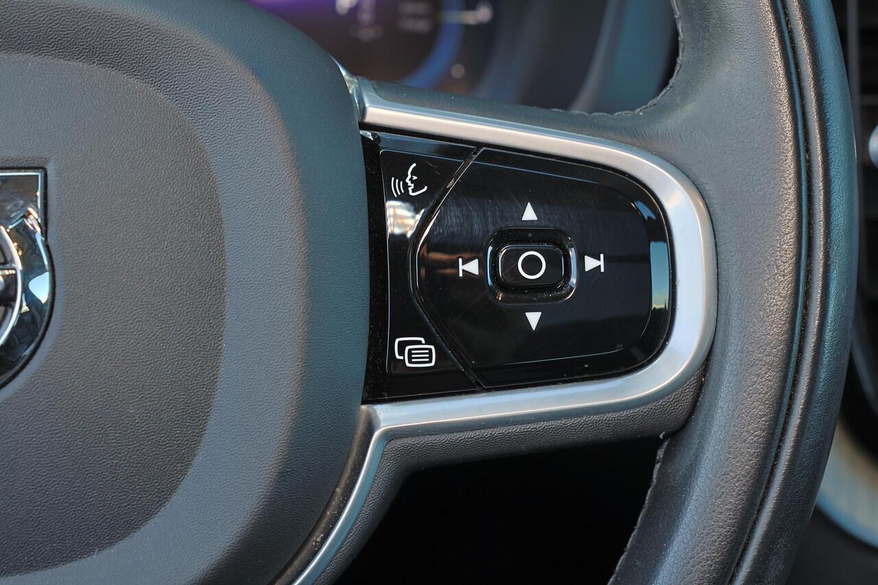 Volvo XC60 T8 Recharge AWD Inscription - Panorama/schuifdak - IntelliSafe Assist - Harman/Kardon audio - Adaptieve LED koplampen - Parkeercamera achter - Verwarmde voorstoelen & stuur - Parkeersensoren voor & achter - Elektr. bedienb. voorstoelen met geheugen - Draa