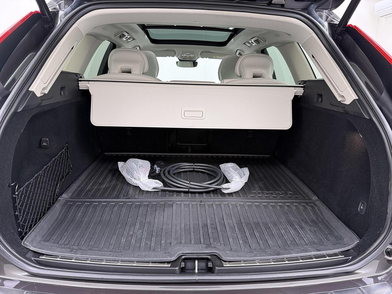 Volvo XC60 2.0 T6 Plug-in hybrid AWD Inscription Expression VAN: 41.900,- VOOR: 37770,- UW EINDEJAARSVOORDEEL: 4,130,- Mega Vol! 360° Camera | Harman Kardon | Leder | Stoel+Stuurverwarming | Panoramadak | Trekhaak | 12 mnd Bovag Garantie