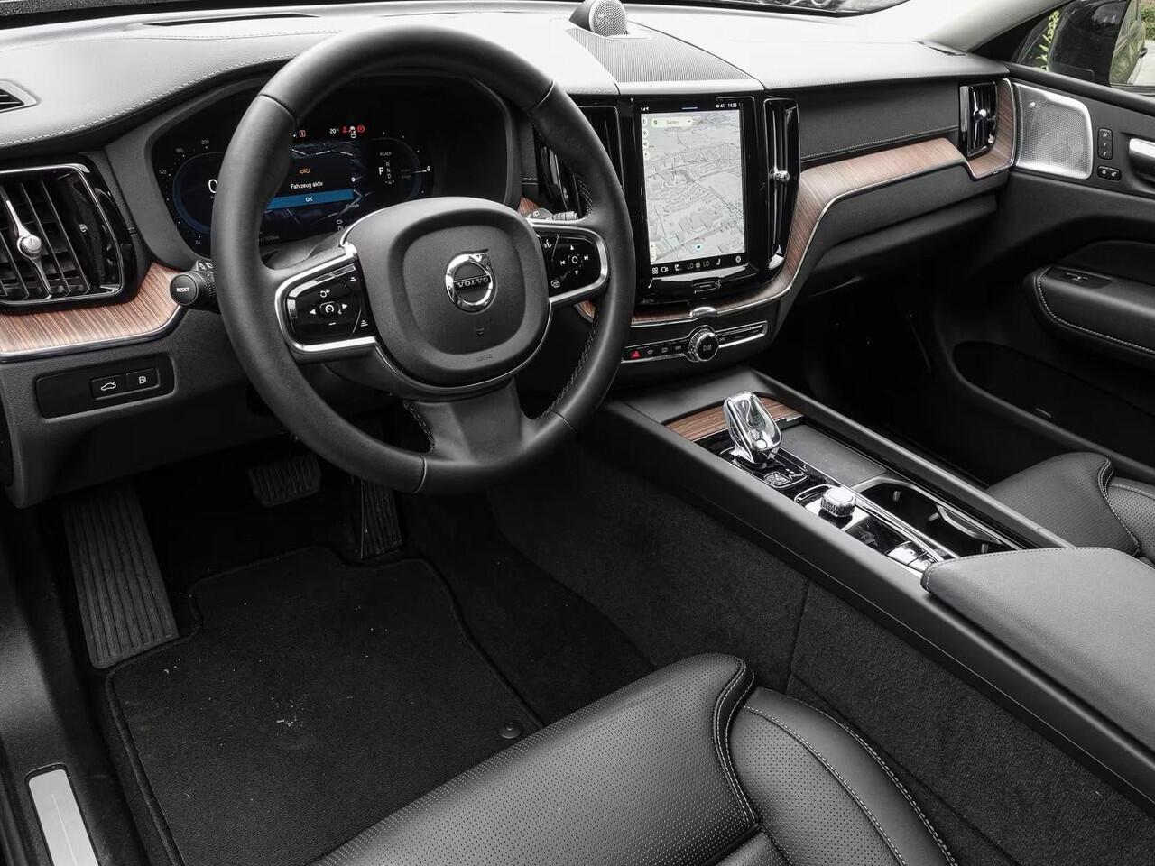 Volvo XC60 2.0 T8 Plug-in hybrid AWD ULTRA Dark (335kW/455PK) FULL OPTION (PANO / TREKH) ** 1e EIG - Ex VOLVO ** INFORMEER OOK NAAR ONZE AANTREKKELIJKE FINANCIAL-LEASE TARIEVEN **