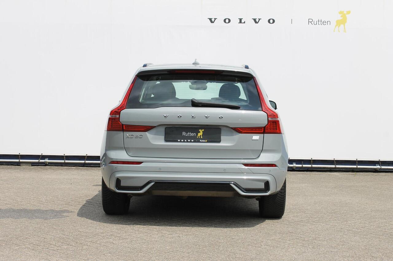 Volvo XC60 T6 350PK Plug-in hybrid AWD Plus Dark Long Range / Semi elektrisch wegklapbare trekhaak / Lederen bekleding / Panoramisch schuif-kanteldak