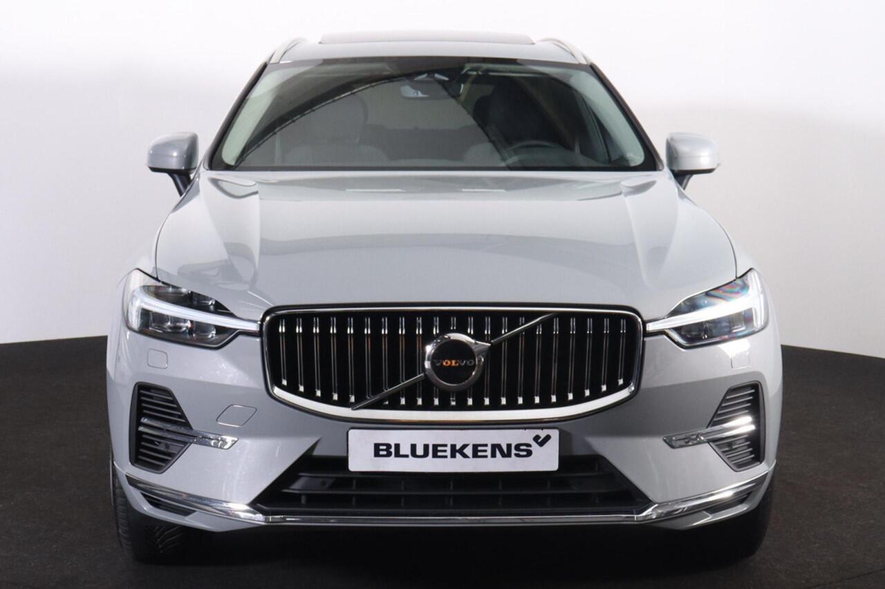Volvo XC60 T6 Recharge AWD Core Bright - Panorama/schuifdak - IntelliSafe Assist - Adaptieve LED koplampen - Parkeercamera achter - Verwarmde voorstoelen, stuur & achterbank - Parkeersensoren voor & achter - Draadloze tel. lader - Standkachel - Extra getint glas - E