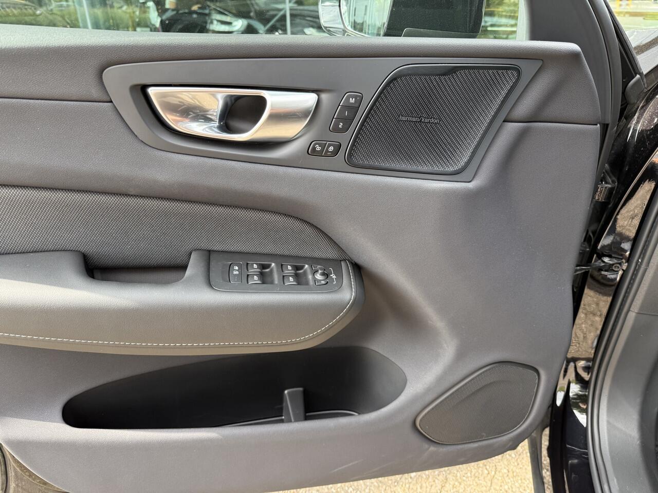 Volvo XC60 T8 (455pk) Recharge AWD Plus Black Edition ** Panodak ** HUD ** H&K ** 360 camera ** Trekhaak NP 80K **