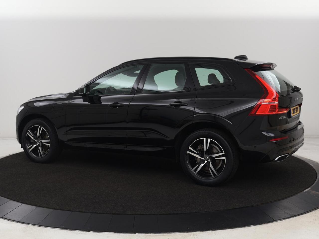 Volvo XC60 2.0 Recharge T8 AWD R Design | Panoramadak | Head-Up | 360 Camera | Stoel & stuurverwarming | Carplay | Keyless | Harman/Kardon | Navigatie | Half leder | Memory | PHEV | Plug In