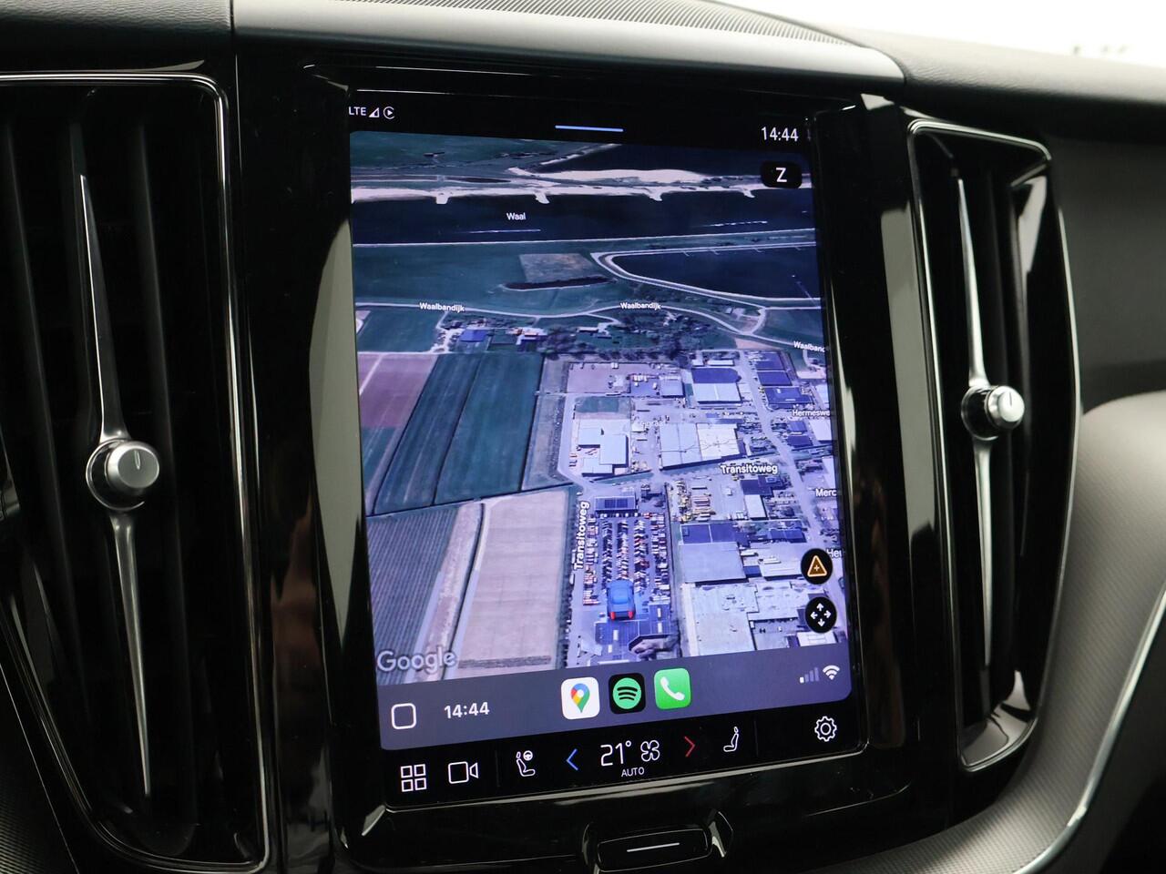 Volvo XC60 2.0 T6 PHEV 340 PK R-DESIGN + PANORAMA | STUUR/STOELVERW. | ADAPTIVE CRUISE