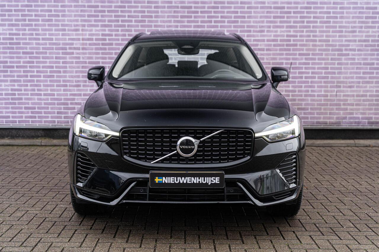 Volvo XC60 2.0 T6 Plug-in hybrid AWD Plus Dark | Long Range | Harman Kardon Audio | Schuif- / Kanteldak | Head Up Display | Stoel- / Stuurverwarming | Power Seats | Keyless | Parkeerverwarming | Dodehoek Detectie | Elektrische achterklep |