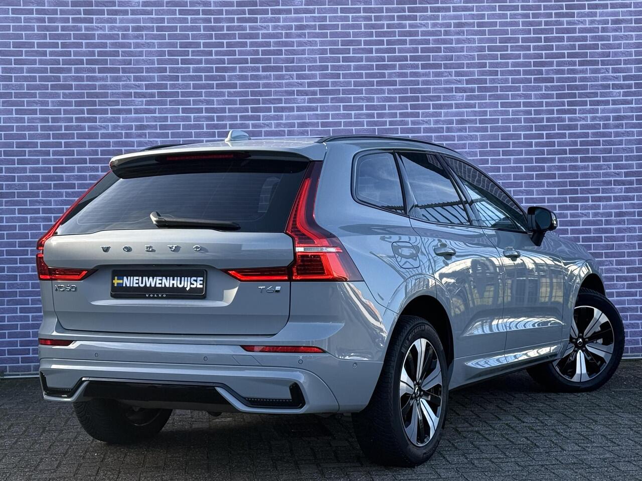 Volvo XC60 2.0 T6 Plug-in hybrid AWD Plus Dark | Extra getint glas | Adaptieve cruise control | 360° camera | Trekhaak | Stoel- en stuurverwarming | Dode hoek detectie BLIS | Panorama dak | All season banden | Google Auto |