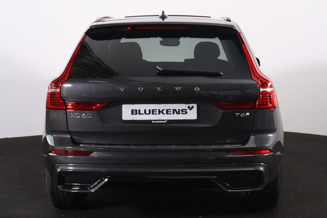 Volvo XC60 T6 Recharge AWD Plus Dark - Panorama/schuifdak - IntelliSafe Assist & Surround - 360º Camera - Harman/Kardon audio - Adaptieve LED koplampen - Verwarmde voorstoelen, stuur & achterbank - Parkeersensoren voor & achter - Elektr. bedienb. voorstoelen met geh
