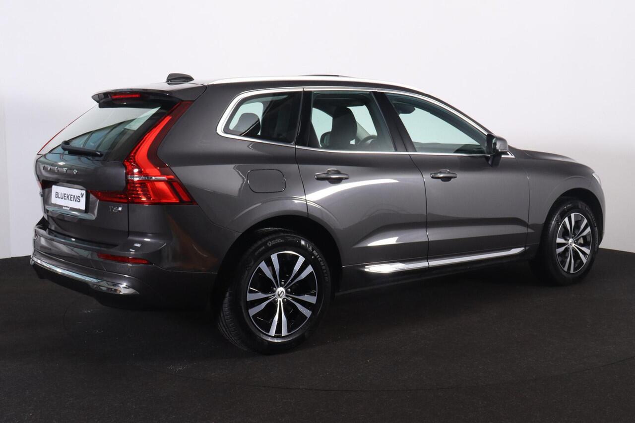 Volvo XC60 T6 Recharge AWD Core Bright - Panorama/schuifdak - IntelliSafe Assist & Surround - Adaptieve LED koplampen - Parkeercamera achter - Verwarmde voorstoelen, stuur & achterbank - Parkeersensoren voor & achter - Draadloze tel. lader - 18' LMV