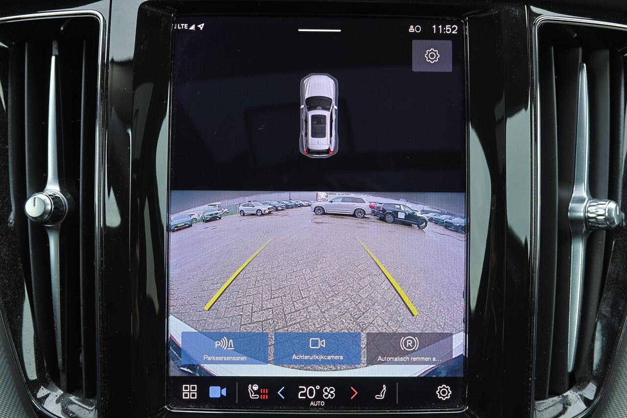 Volvo XC60 T6 Recharge AWD Plus Dark - Panorama/schuifdak - IntelliSafe Assist & Surround - Harman/Kardon audio - Parkeercamera achter - Adaptieve LED koplampen - Verwarmde voorstoelen, stuur & achterbank - Parkeersensoren voor & achter - Elektr. bedienb. voorstoele