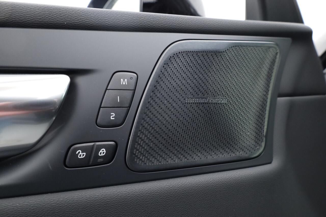 Volvo XC60 T6 Plug-in hybrid Ultra Black Edition | Facelift | Pano | HUD | 360cam | Harman Kardon | Memory seats | Pilot Assist |