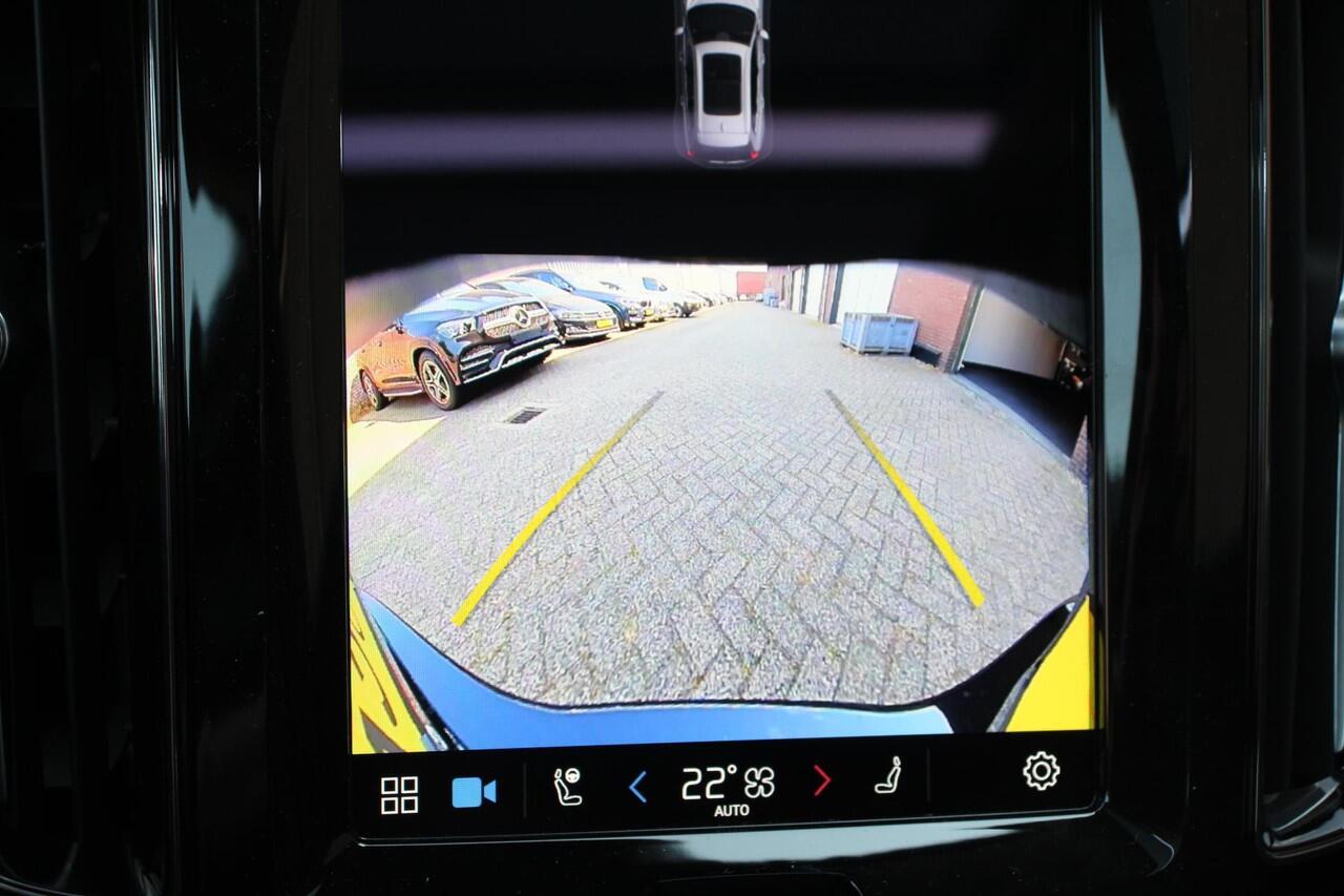 Volvo XC60 2.0 T6 Plug-in hybrid AWD Plus Dark Leder Navigatie Google Harman Kardon Panorama dak Lichtmetalen Velgen 19" Dab Stoelverwarming Camera Led