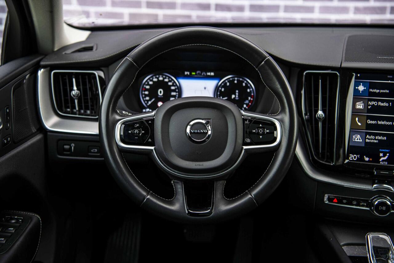 Volvo XC60 2.0 B5 AWD Inscription | Panorama dak | Head-up display | Adaptieve cruise control | Elektrisch verstelbare voorstoelen | Stoel/stuur verwarming | Harman/Kardon | 21" Velgen |