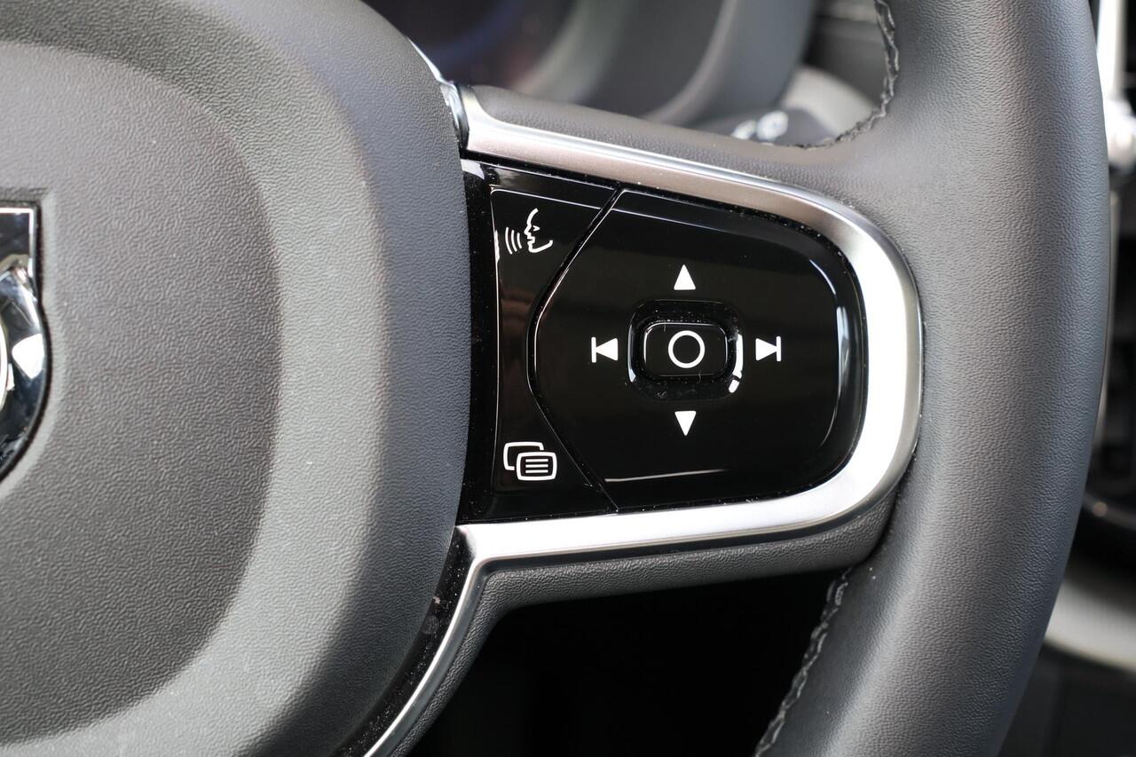 Volvo XC60 T8 Recharge AWD Ultimate Dark - Panorama/schuifdak - IntelliSafe Assist & Surround - 360º Camera - Adaptieve LED koplampen - Verwarmde voorstoelen, stuur & achterbank - Parkeersensoren voor & achter - Elektr. bedienb. voorstoelen met geheugen - Head up di