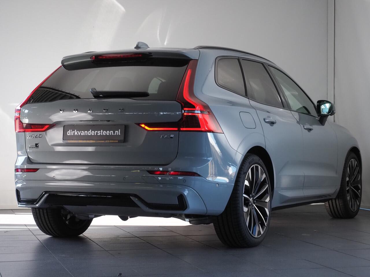Volvo XC60 2.0 T6 Plug-in hybrid AWD Ultra Dark "Facelift" | Luchtvering | Bowers & Wilkins | Masage Stoelen | Stoelventilatie | Voorstoelen En Achterstoelen Verwarmd | Trekhaak (elektrisch uitklapbaar)