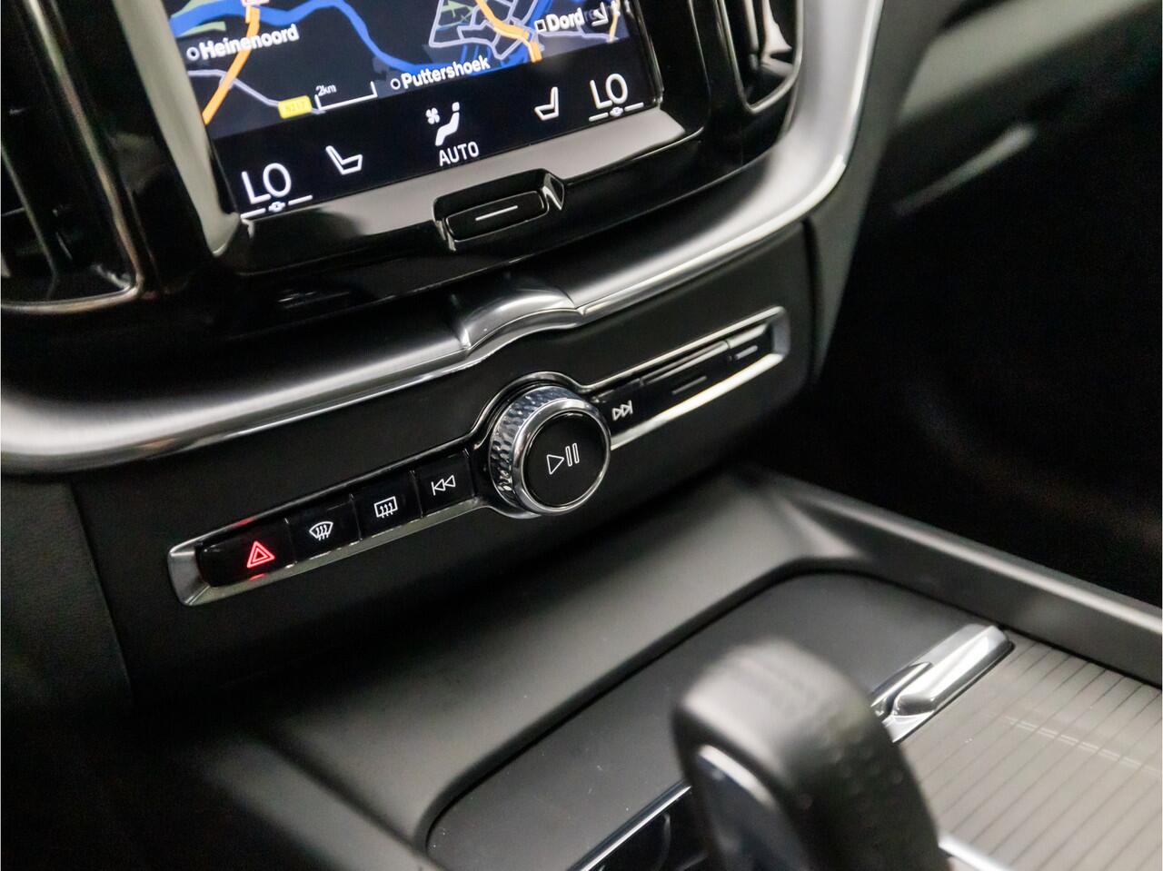 Volvo XC60 2.0 B5 AWD Inscription Sport 391Pk Automaat (APPLE CARPLAY, GROOT NAVI, STUUR/STOELVERWARMING, MEMORY SEATS, LEDER, CAMERA, ADAPTIVE CRUISE, TREKHAAK ELEKTRISCH, KEYLESS, NIEUWE APK, NIEUWSTAAT)