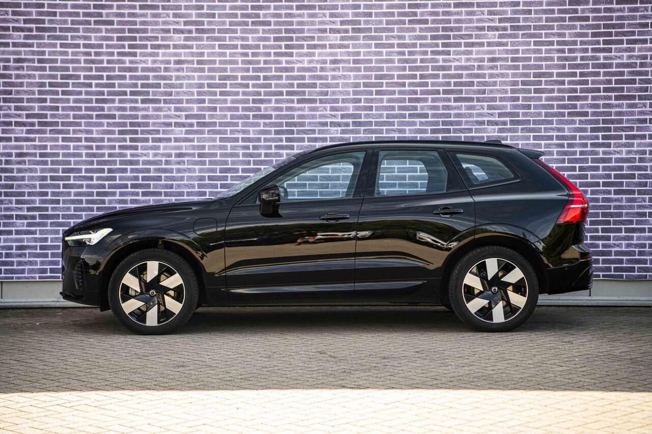 Volvo XC60 2.0 T6 Plug-in hybrid AWD Ultra Dark | Trekhaak | Adaptive cruise control | Head-up display | Harman/Kardon audio | Dode hoek detectie BLIS | Stoelverwarming voor + achter | Stuurverwarming | Elektrische stoelverstelling |