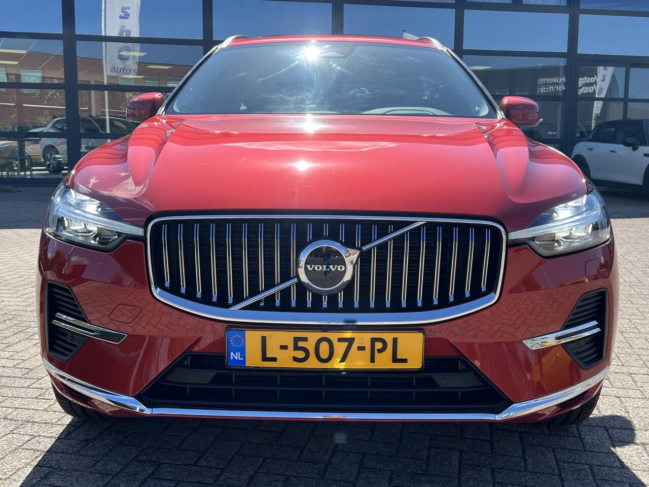 Volvo XC60 2.0 T6 Plug-in hybrid 340 pk AWD Inscription Exclusive Navi Trekhaak Panoramadak Blis 20 Inch Velgen Harman Kardon Pilot Assist ACC Head -UP DAB Carplay Getint Glas NL Auto Plug-in Hybride 1e Eigenaar BTW Auto