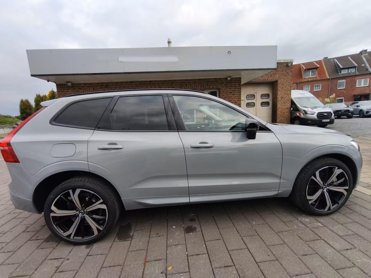 Volvo XC60 2.0 T8 Plug-in hybrid AWD Plus Dark (335kW/455PK) FULL OPTION ** 1e EIG - Ex VOLVO - ¤ 25.000,= onder NP ** ** INFORMEER OOK NAAR ONZE AANTREKKELIJKE FINANCIAL-LEASE TARIEVEN **