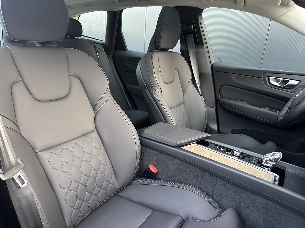 Volvo XC60 2.0 T6 Plug-in hybrid AWD Ultra Dark Display Gen. 2 / Panorama dak / Head-up display / Harman Kardon audio / Adaptieve Cruise control / Nordico bekleding / Stoel- en stuurverw./ elektr. stoelverst. / Full LED kopl. / Lederlook dashboard