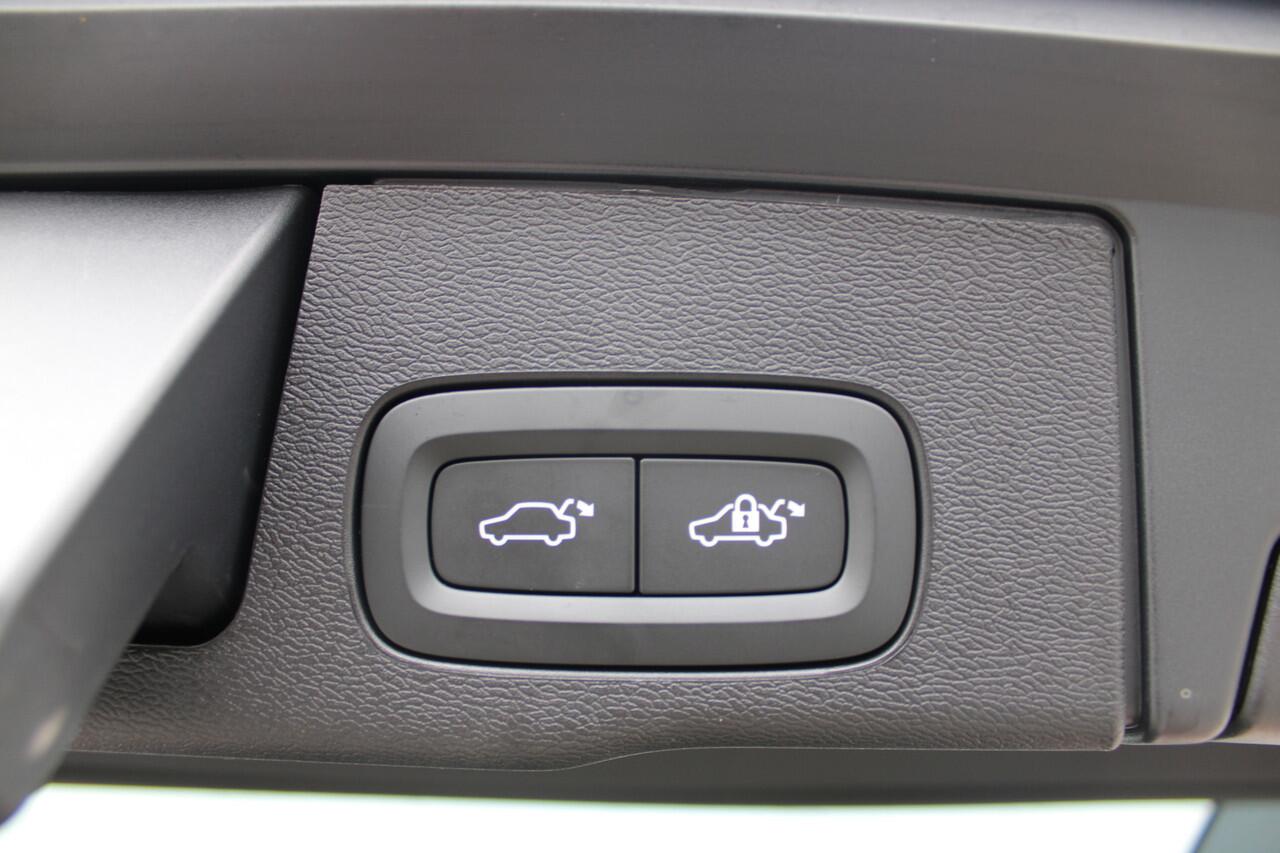 Volvo XC60 T6 Plug-in hybrid AWD Ultra Dark