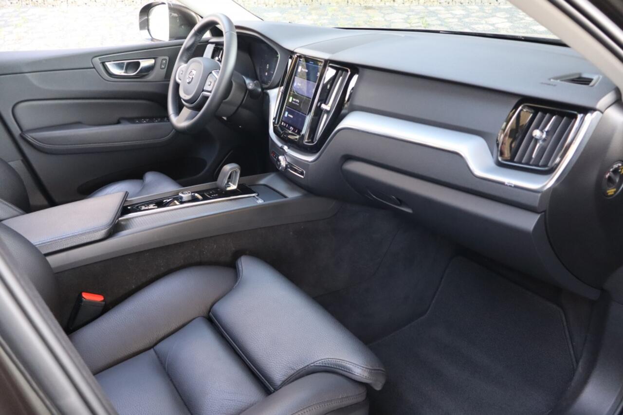 Volvo XC60 2.0 B5 | Trekhaak | Schuifdak | Leer | Camera