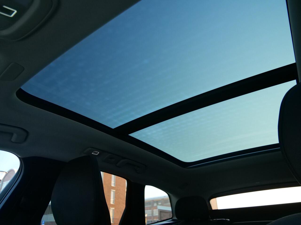 Volvo XC60 2.0 T6 350pk PHEV AWD Plus Dark Automaat Harman Kardon / Panoramadak / Leder / Camera