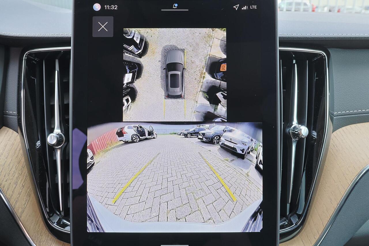 Volvo XC60 T8 Recharge AWD Ultra Dark - Panorama/schuifdak - IntelliSafe Assist & Surround - 360º Camera - Harman/Kardon audio - Adaptieve LED koplampen - Verwarmde voorstoelen, stuur & achterbank - Parkeersensoren voor & achter - Elektr. bedienb. voorstoelen met ge
