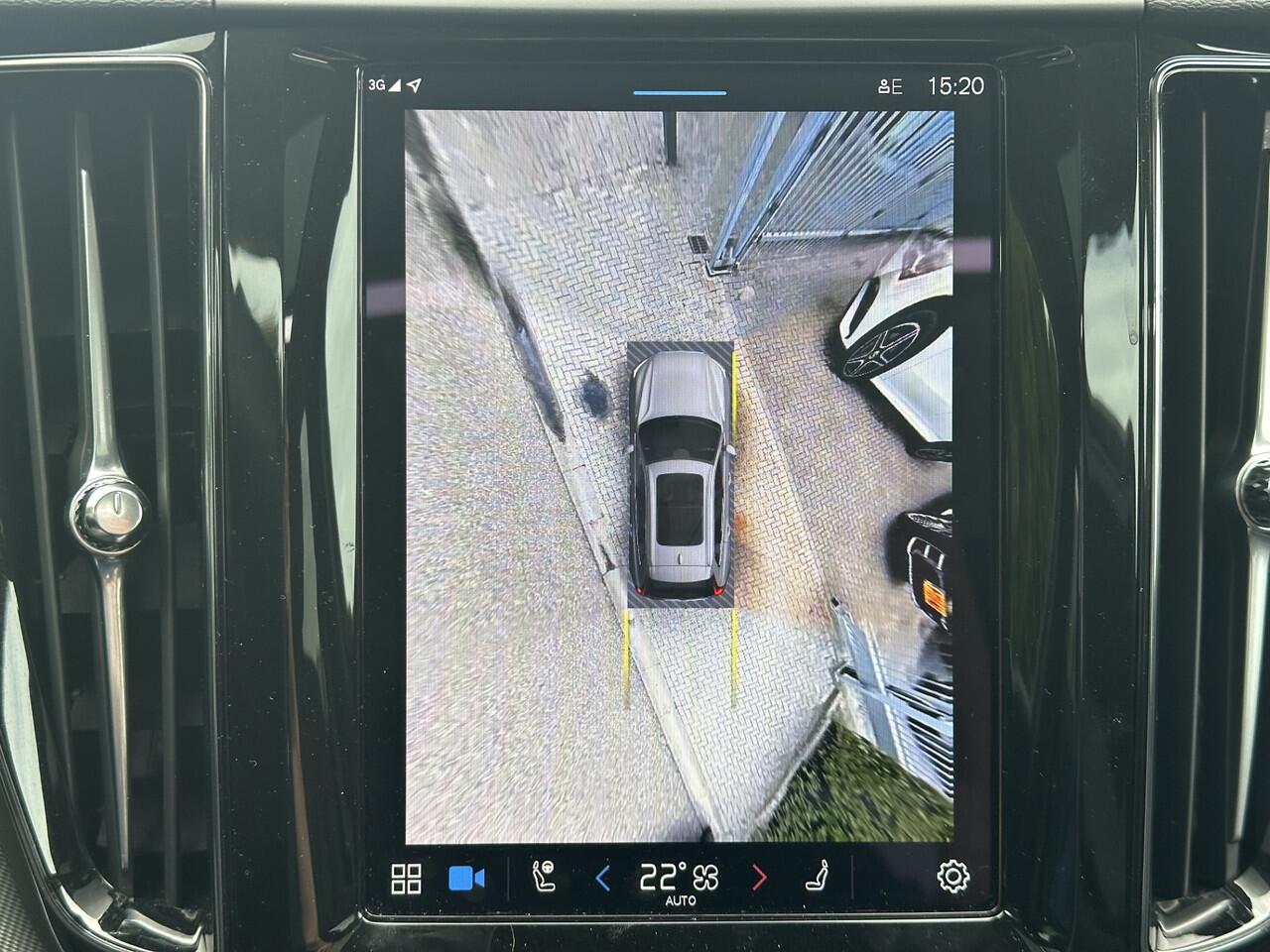 Volvo XC60 2.0 T6 Plug-in hybrid AWD Plus Dark Pano-Dak | 360-Camera | Adapt. LED | Stoel & Stuurverw. | Voorruit verw. | Harman Kardon