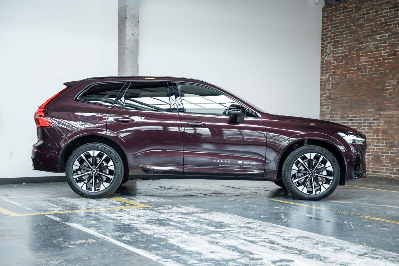 Volvo XC60 T6 Plug-in hybrid AWD Plus Dark | Panoramadak | Head-up display | Long range | Premium audio by Harman Kardon | 360° parkeercamera | Verwarmbare voorstoelen, achterbank en stuurwiel | Parkeersensoren voor + achter | Google infotainment | Parkeerverwarmin