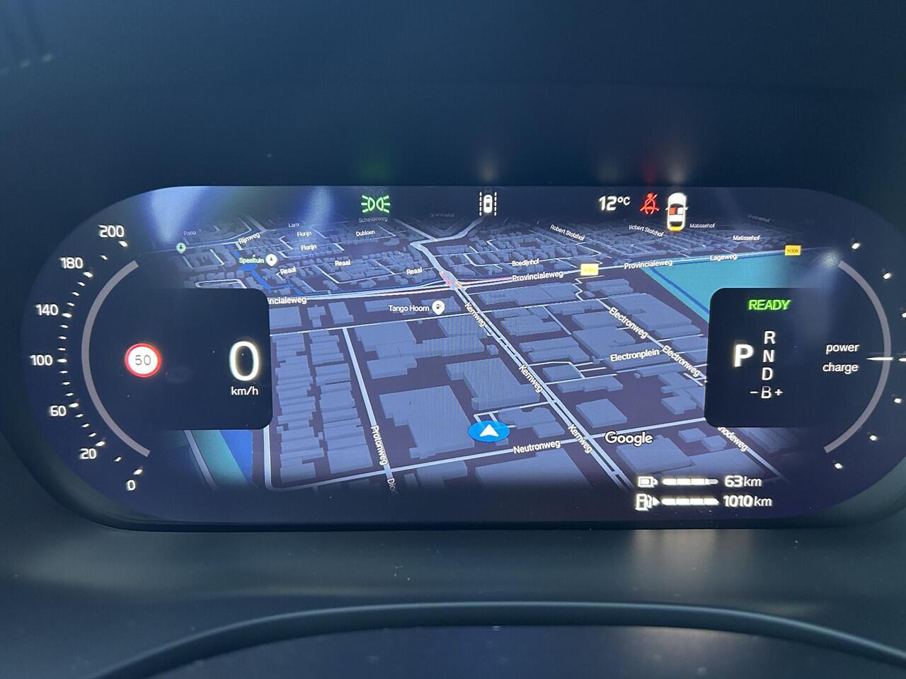 Volvo XC60 2.0 T6 Plug-in hybrid AWD Essential / Driver assist / 19 inch / Stoelverwarming / Stuurverwarming / Park assist voor- en achter / All-season banden