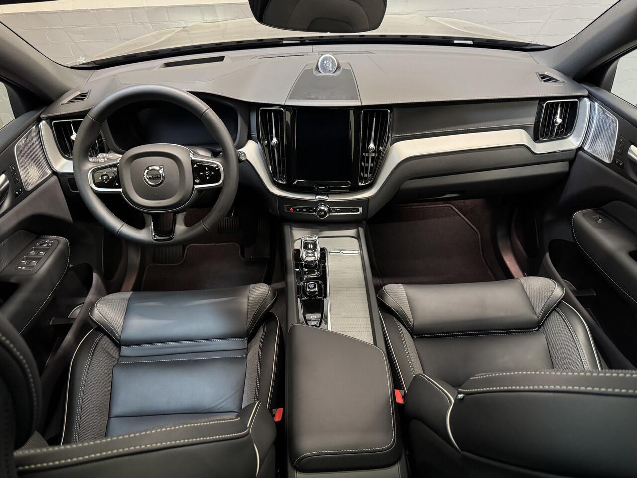 Volvo XC60 2.0 T8 Plug-in hybrid AWD Ultra Black Edition | Luchtvering | Bowers & Wilkins | Head Up | Trekhaak