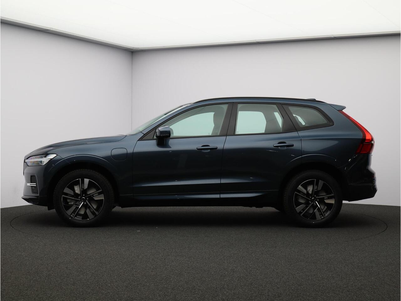 Volvo XC60 2.0 T6 Plug-in hybrid AWD Essential / Adaptive Cruise / Stoel+Stuurverwarming / 19" Wielen / All-Seasonbanden / BLIS / Pilot Assist / Parkeersensoren Voor+Achter /