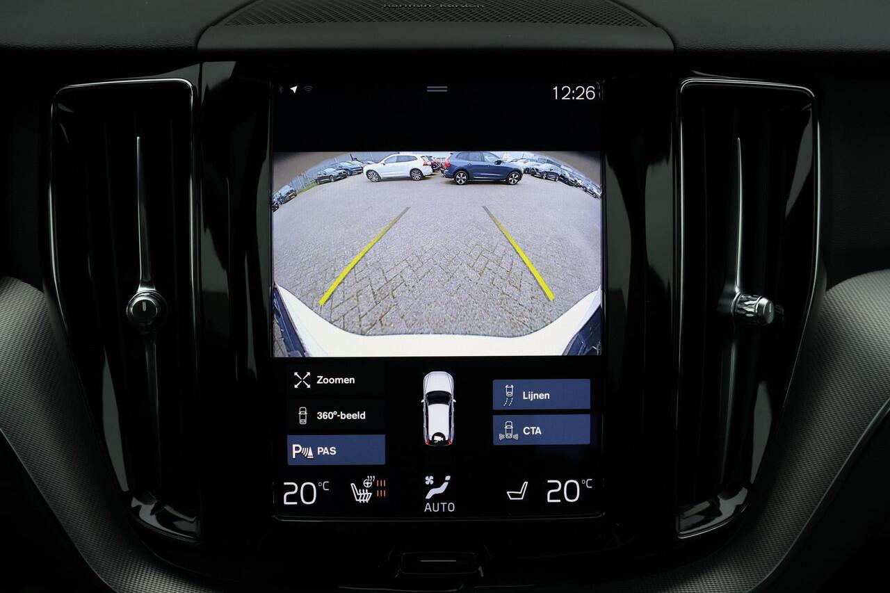 Volvo XC60 B5 R-Design - Panoramisch schuif-/kanteldak - Intellisafe Assist / Surround - Parkeerverwarming met timer - Harman Kardon Audio - Elektrisch bedienbare voorstoelen met geheugen - Verwarmbare voorstoelen - Head-up Display - Verwarmbaar stuurwiel - 360 view