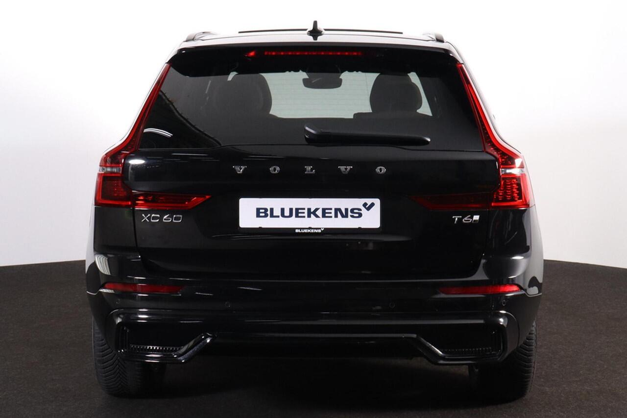 Volvo XC60 T6 Recharge AWD Plus Dark - Panorama/schuifdak - IntelliSafe Assist & Surround - Harman/Kardon audio - Parkeercamera achter - Verwarmde voorstoelen, stuur & achterbank - Parkeersensoren voor & achter - Elektr. bedienb. voorstoelen met geheugen - Draadloze