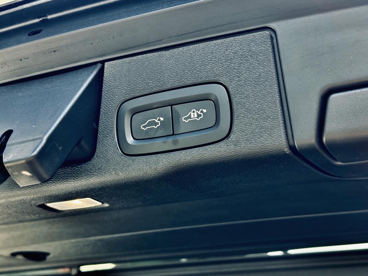 Volvo XC60 2.0 T8 Hybrid | AWD | Dark Label | Panodak | Stoelverw/ventilatie | Luchtvering | 21" | Adapt Cruise | Trekhaak | Leer | Inc. btw