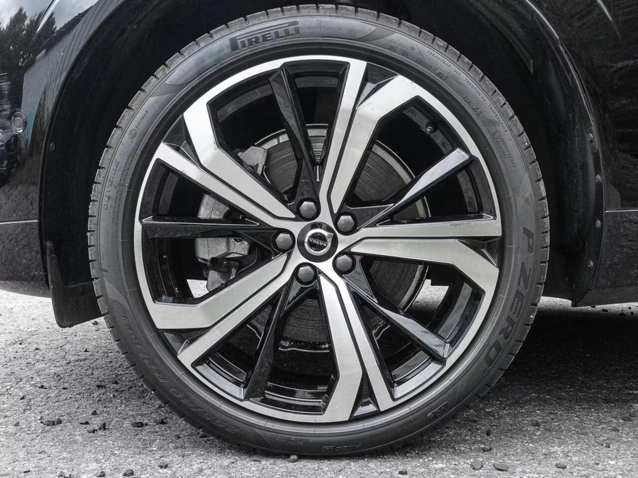 Volvo XC60 2.0 T8 Plug-in hybrid AWD ULTRA Dark (335kW/455PK) FULL OPTION (PANO / TREKH) ** 1e EIG - Ex VOLVO ** INFORMEER OOK NAAR ONZE AANTREKKELIJKE FINANCIAL-LEASE TARIEVEN **