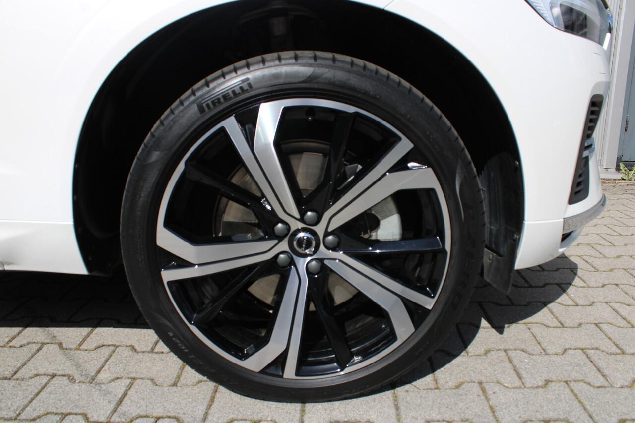 Volvo XC60 T8 455 pk Plug-in hybrid AWD Plus Bright | Trekhaak | Harman Kardon | Verw. voorruit