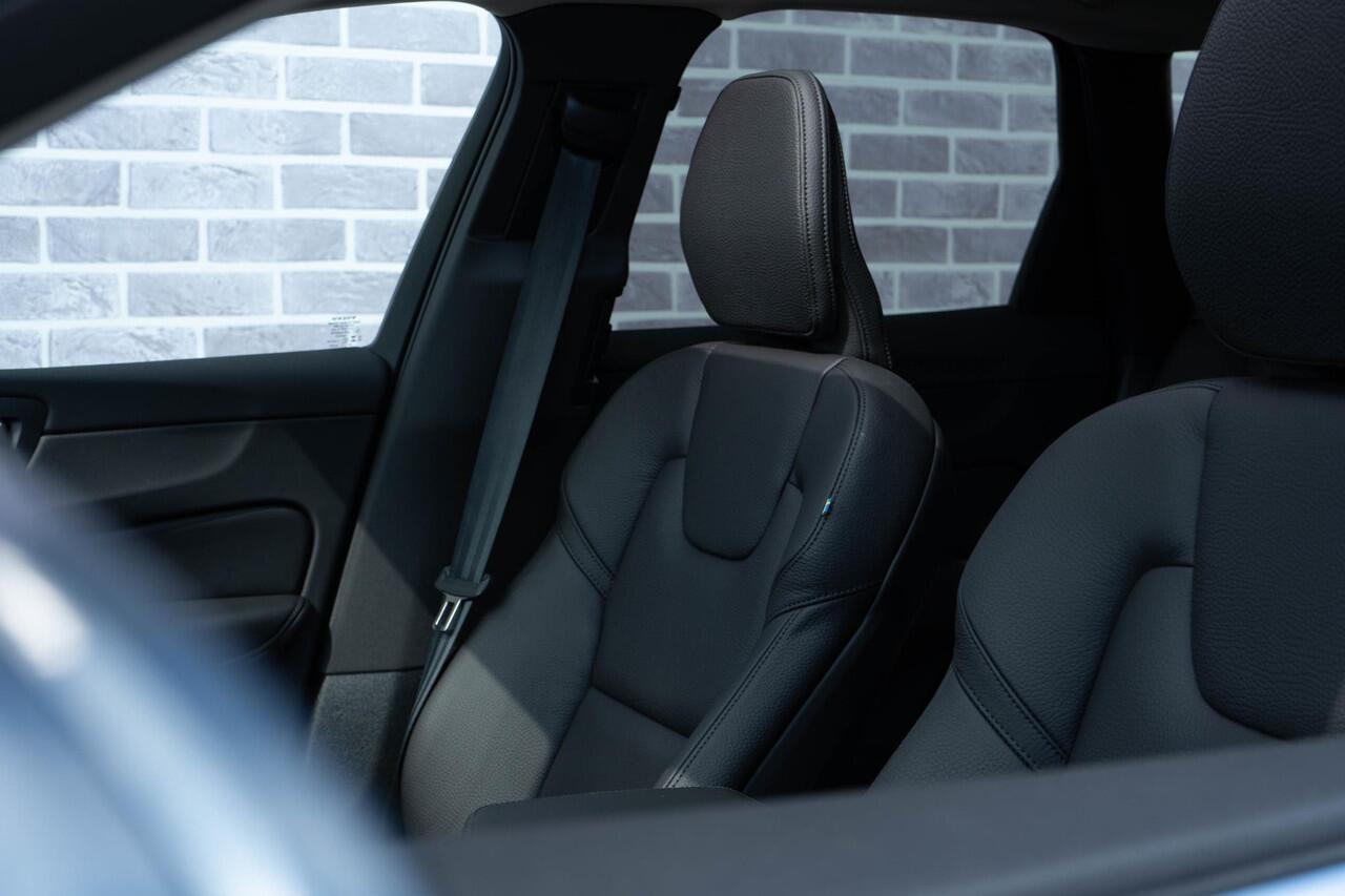 Volvo XC60 T6 Plug-in hybrid AWD Plus Bright | Luchtvering | Trekhaak 2250 kg | 360° Camera | Harman Kardon Audio | Full-LED Koplampen | Elektrisch Verstelbare Voorstoelen | Stoel-/Stuurverwarming |