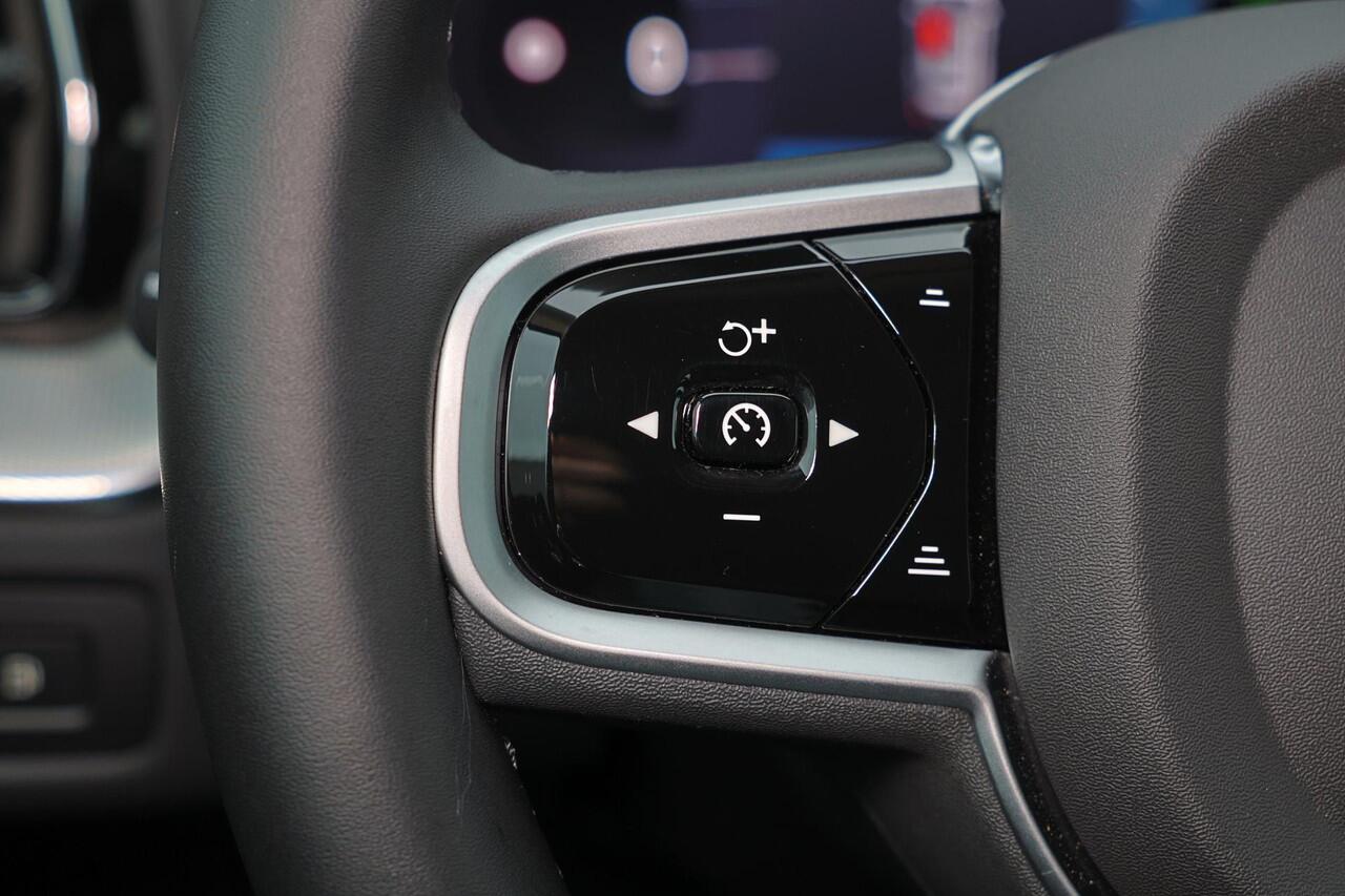 Volvo XC60 T6 Plug-in hybrid AWD Business Edition - FACELIFT - Adaptive Cruise Control - 360 graden camera - Google Infotainment - Harman Kardon Audio - Verwarmbaar stuurwiel - Verwarmbare voorstoelen - Verwarbare achterbank