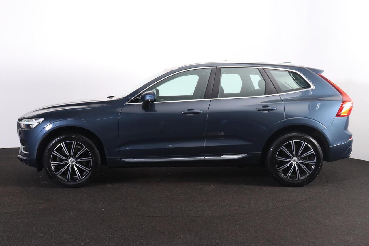Volvo XC60 B5 Inscription - Panorama/schuifdak - IntelliSafe Assist & Surround - Parkeercamera achter - Verwarmde voorstoelen - Parkeersensoren voor & achter - Elektr. bedienb. bestuurdersstoel met geheugen - Head up display - Elektr. inklapbare trekhaak - 19' LMV