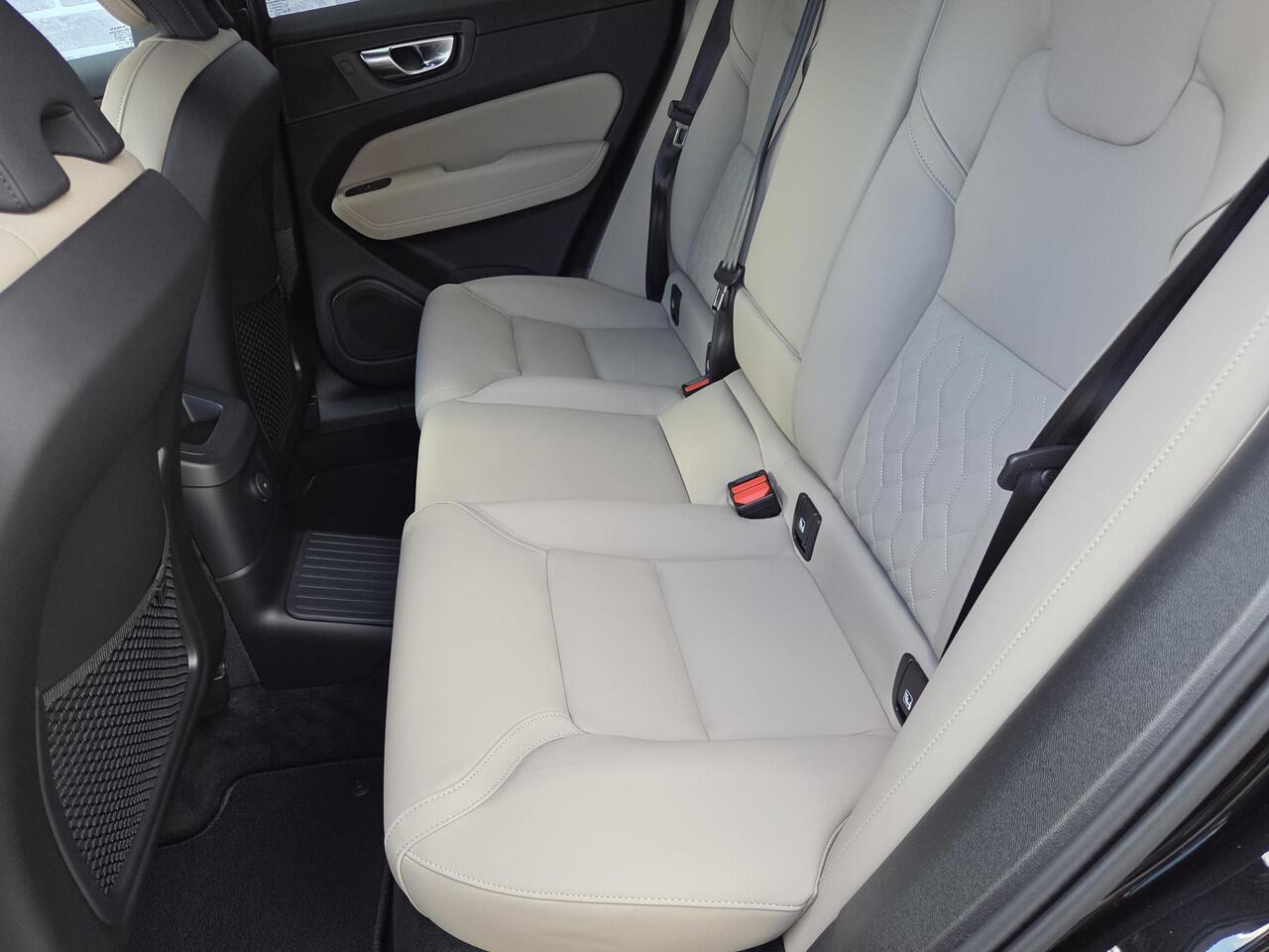 Volvo XC60 T6 Plug-in hybrid AWD Essential | Driver Assist | Climate line | Donker glas | Park assist V + A | 19 " | Nordico Microtech | All-season banden |