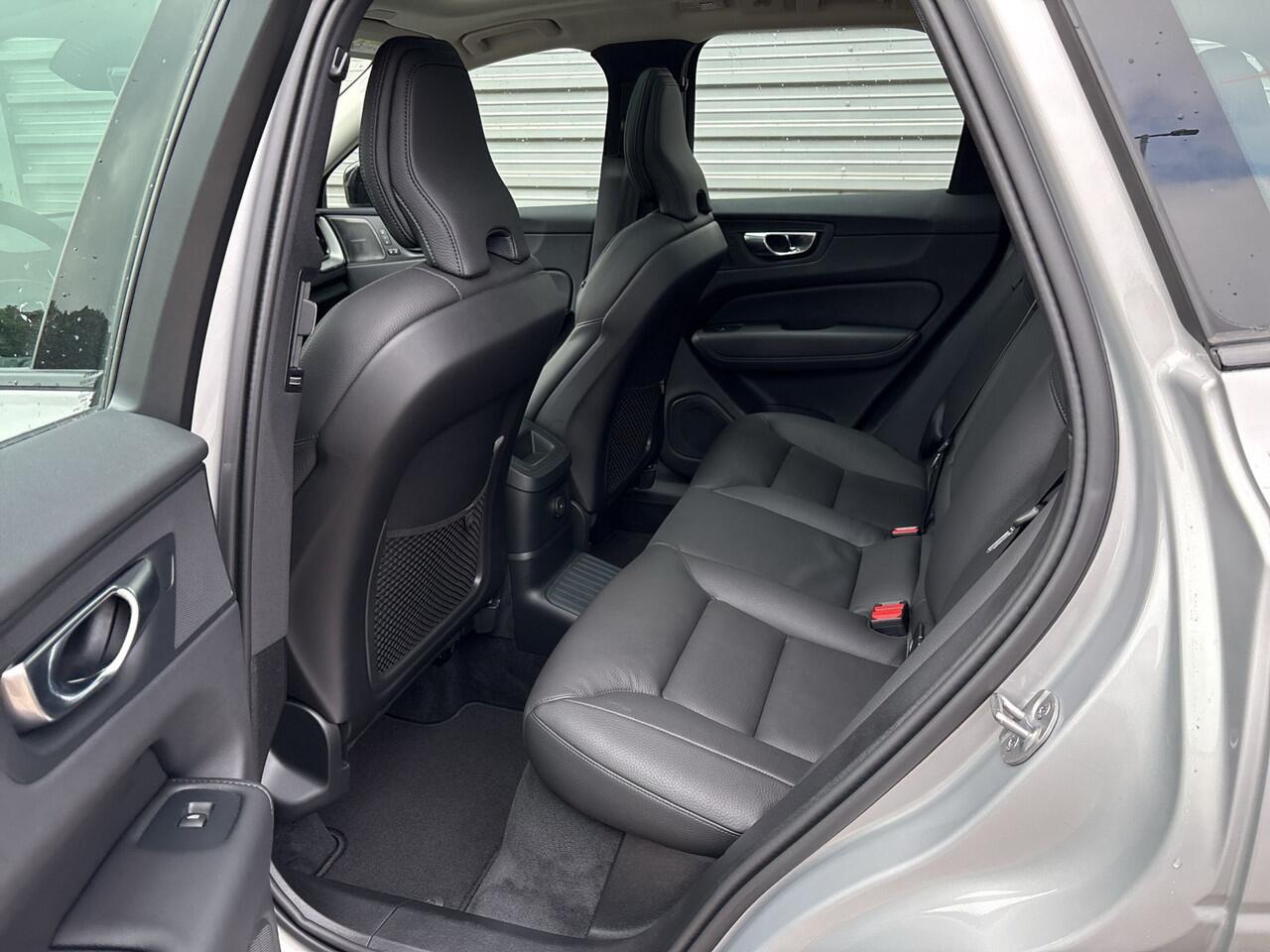 Volvo XC60 T6 Plug-in hybrid AWD Ultra Dark / Harman/Kardon / Panoramadak / Trekhaak /