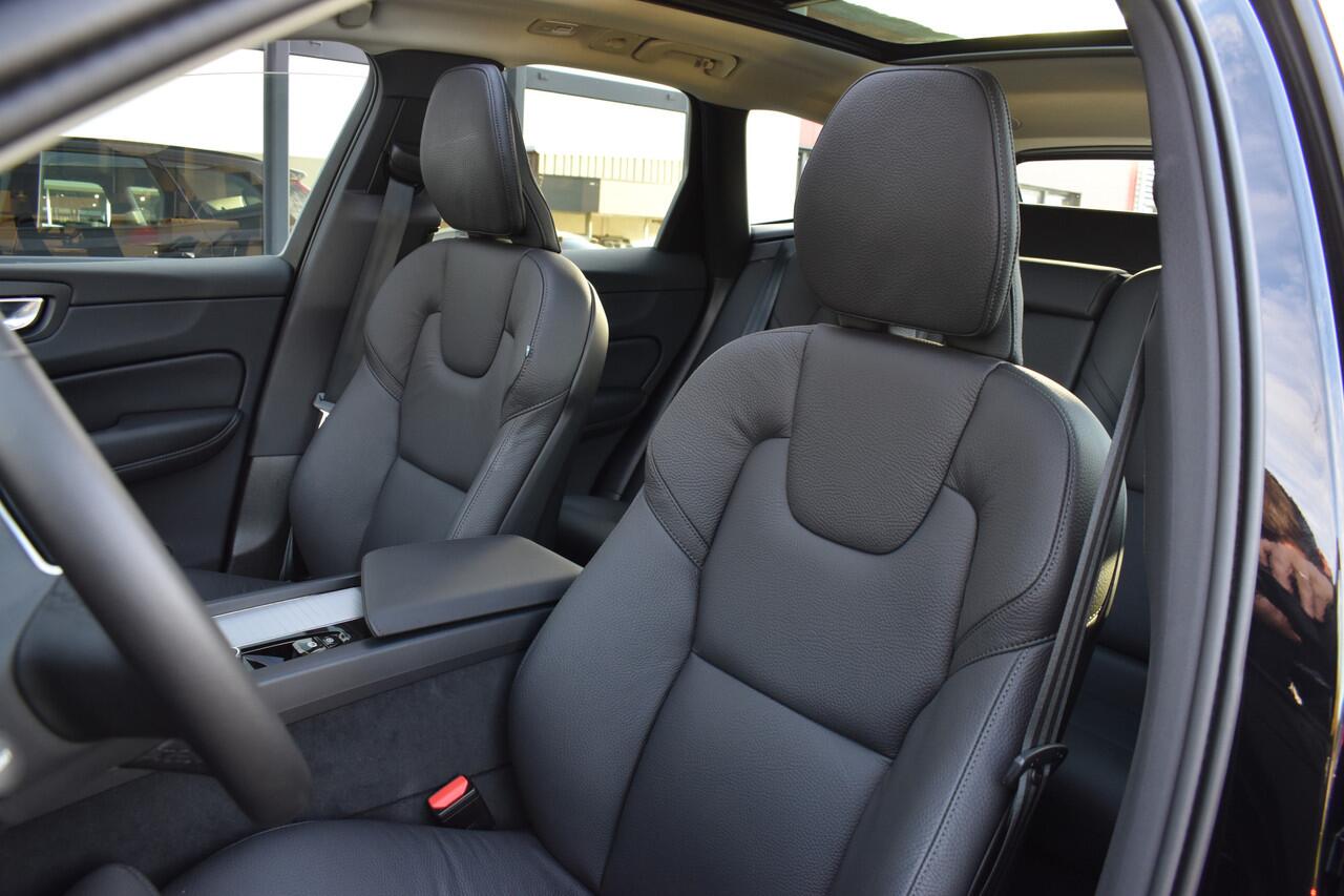 Volvo XC60 T6 AWD 350PK Plug-in Hybrid Ultra Dark | Trekhaak | Leer | H&K | ACC | Thuislader | 360 Camera | Panodak | Stuurverwarming