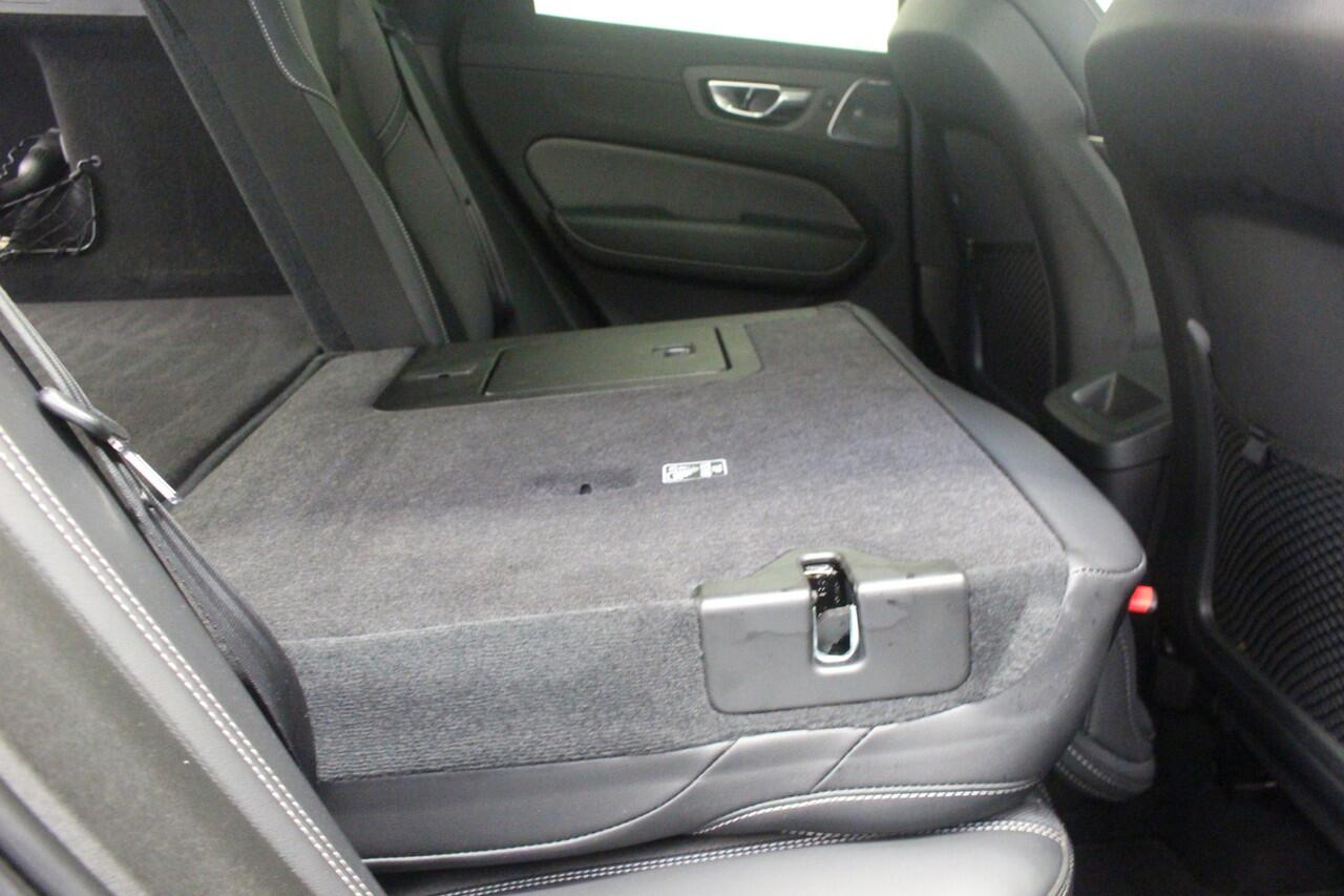 Volvo XC60 T6 Plug-in hybrid AWD R-Design | Rijklaarprijs | Trekhaak | Bowers Wilkins | Long Range |