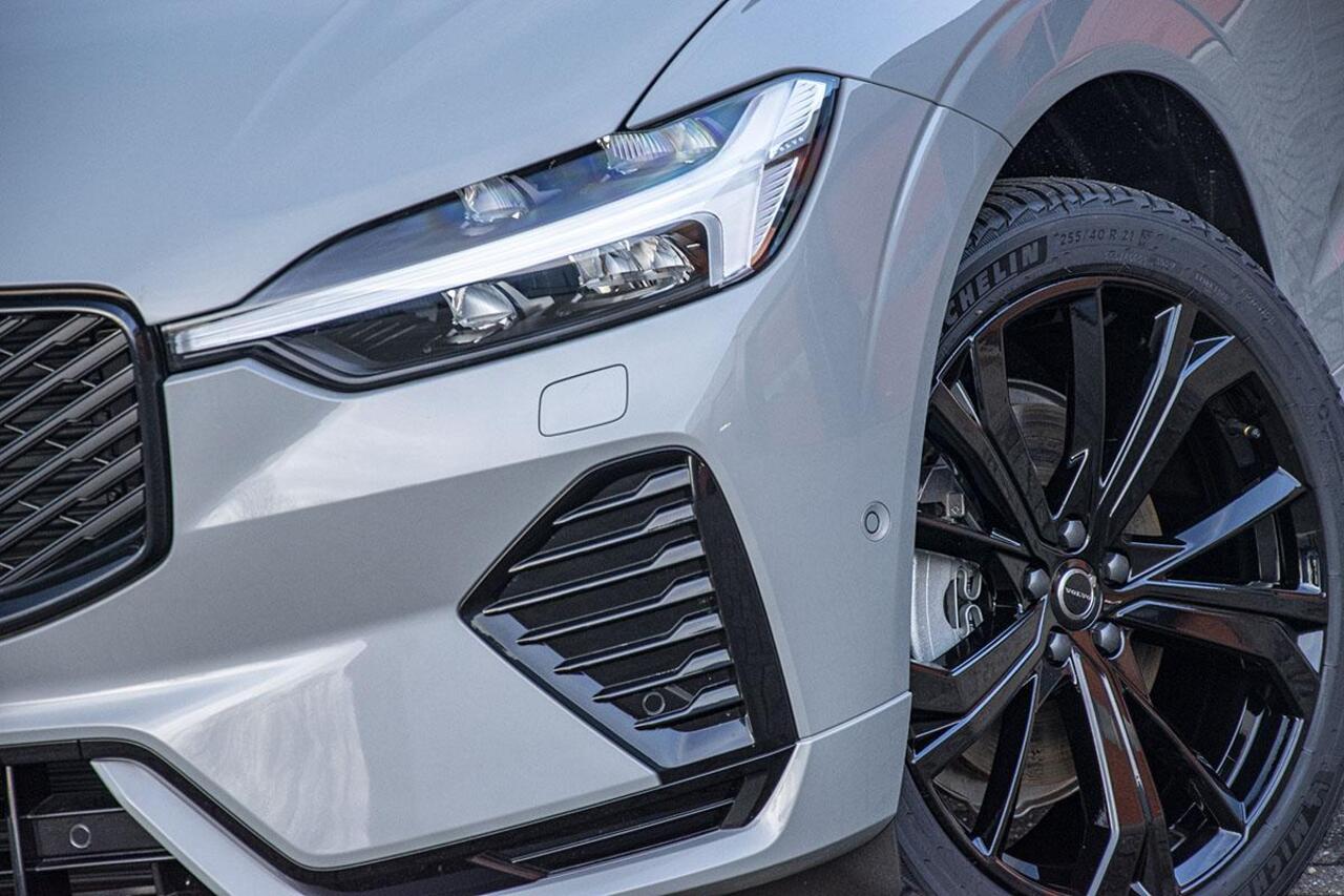 Volvo XC60 2.0 T6 PLUG-IN HYBRID AWD ULTRA DARK