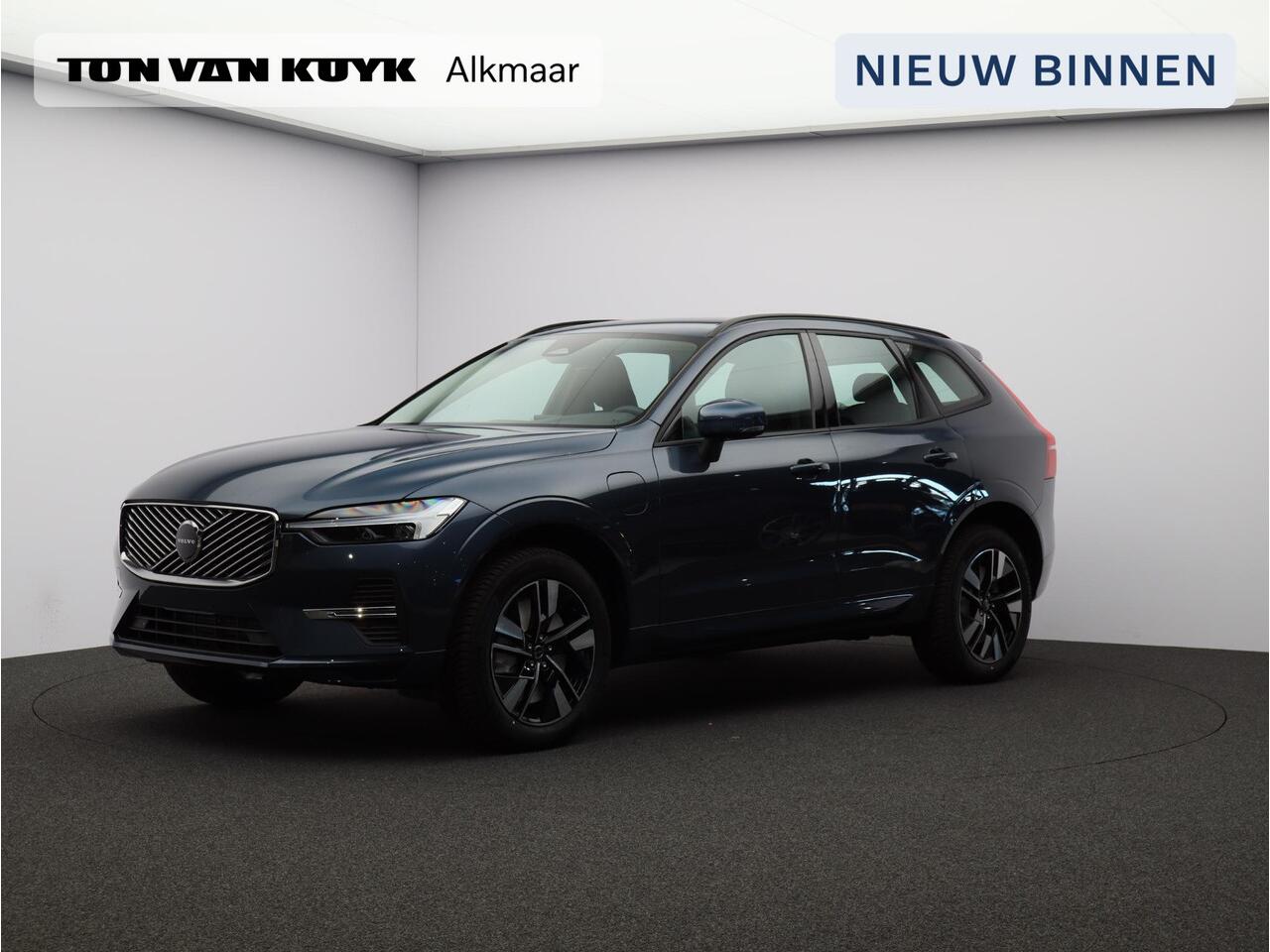 Volvo XC60 2.0 T6 Plug-in hybrid AWD Essential / Adaptive Cruise / Stoel+Stuurverwarming / 19" Wielen / All-Seasonbanden / BLIS / Pilot Assist / Parkeersensoren Voor+Achter /