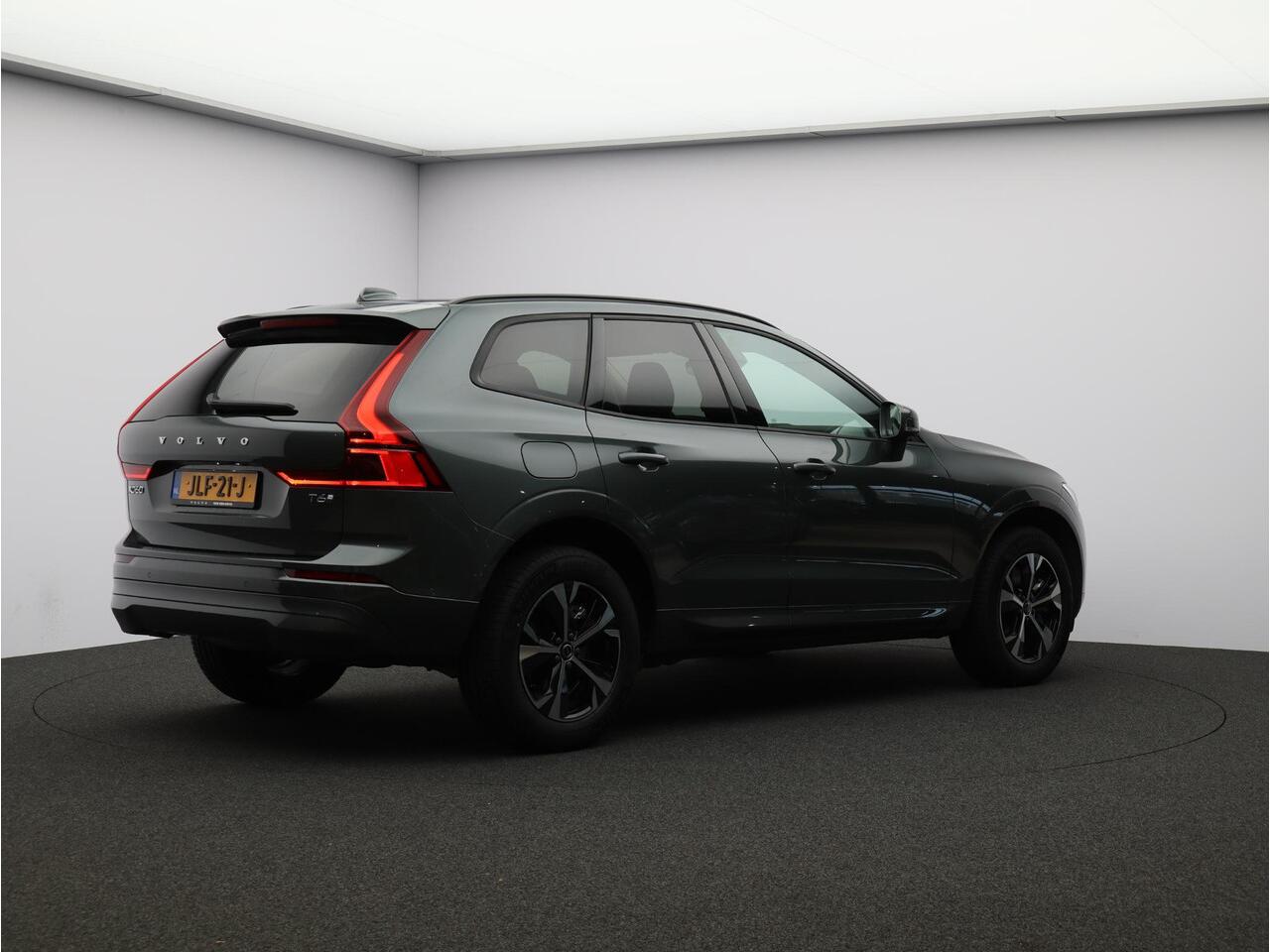 Volvo XC60 T6 350PK Plug-in hybrid AWD Essential / Adaptive Cruise / BLIS / Verwarmbare Stoelen + Stuurwiel / Extra Getint Glas / Google /