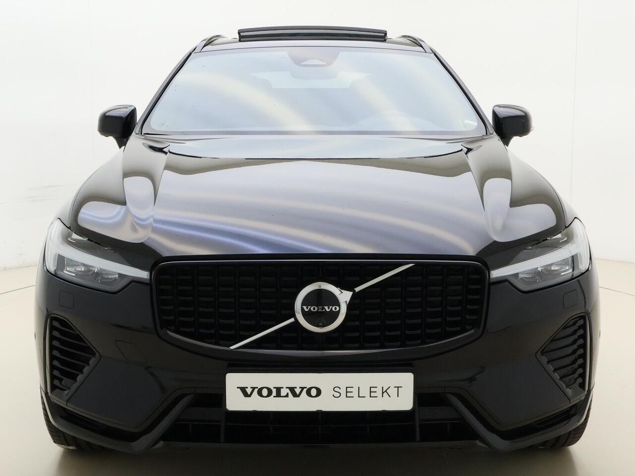 Volvo XC60 T6 350pk Plug-in hybrid AWD Plus Dark / Harman en Kardon audio / Contourstoelen / Panorama dak / Camera voor en achter / Elektrisch verstelbare stoelen /