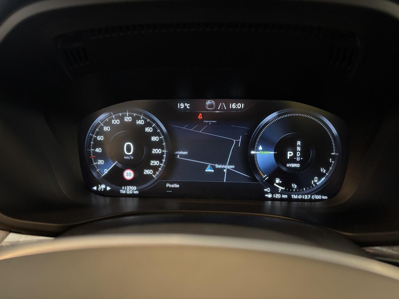 Volvo XC60 T8 Plug-In AWD R-Design / Panoramadak / Leer / Apple Carplay / Dab / HK / BLIS / Adapt cruise / Pilot ass / Stuur- en Stoelverw - Elek Trekhaak -